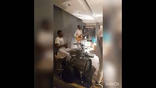 Um pouco do show no espaço Nayaki🔥✨️❤️✅️👌 !!Meu improviso❤️✨️🔥🥺🎸,use fones🥺❤️🎧