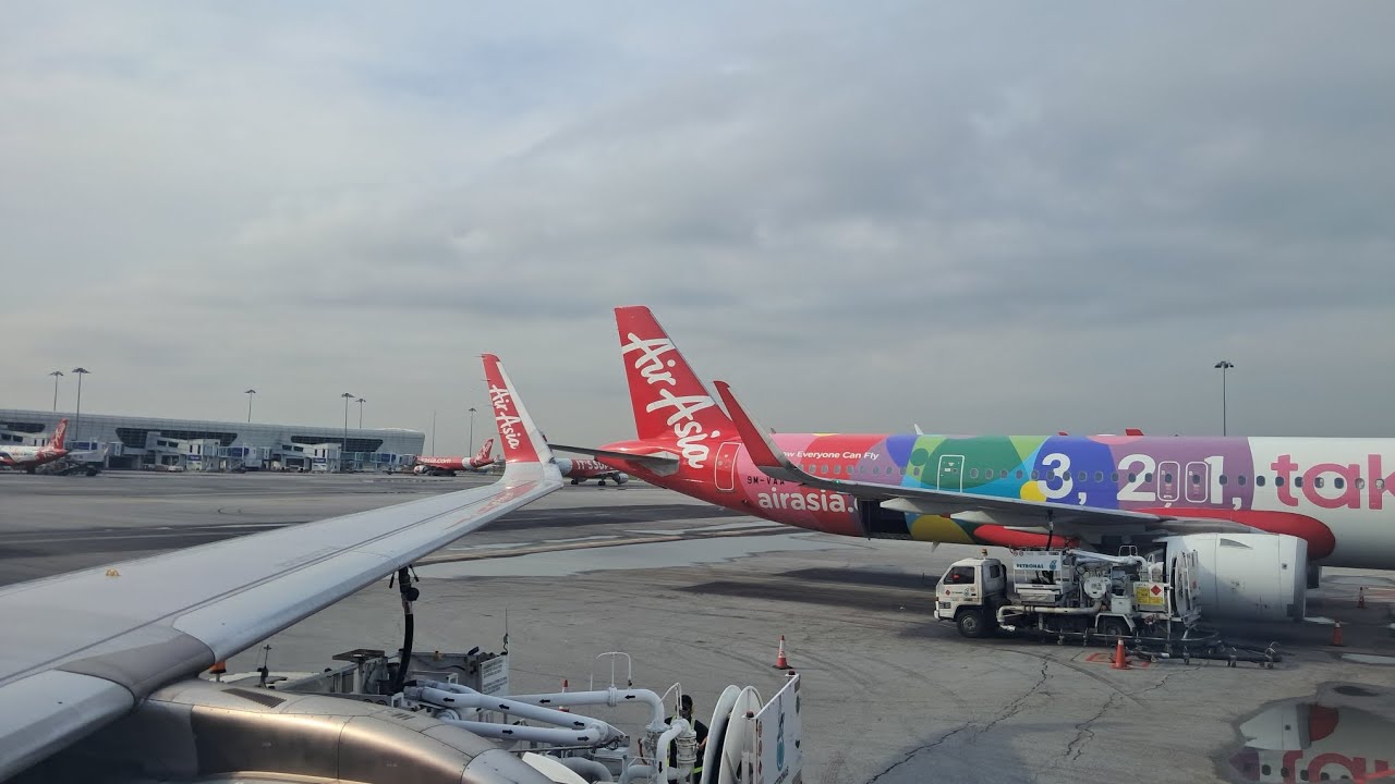 Takeoff Airasia AK346 A320 KUL-YIA