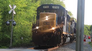 M426 at Milepost 304.1 with CSX 1712 leading and a long freight [5-23-23]