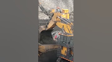 loading going on #shorts #trends #viral #ytshorts #excavator #shortvideos ##machine #coal