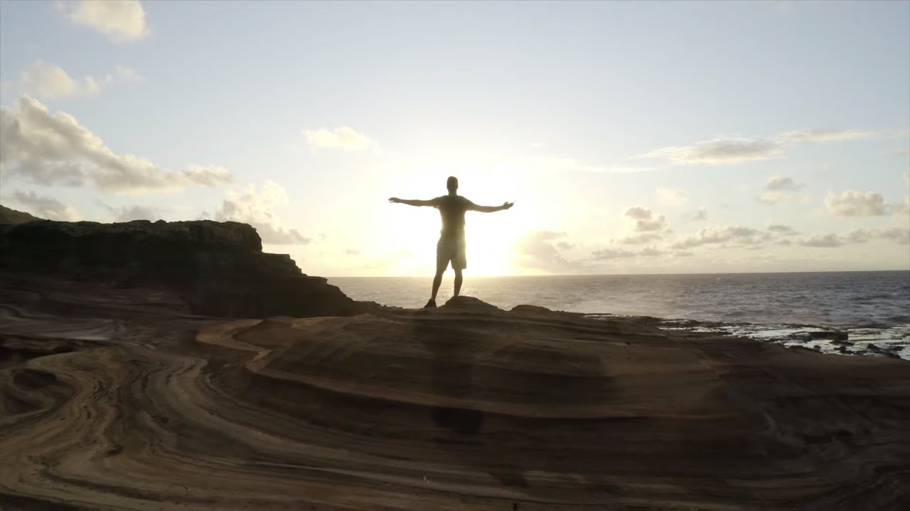 Deenis - Waves (Videoclip) auf YouTube ansehen Deenis - Waves (Videoclip) auf YouTube ansehen