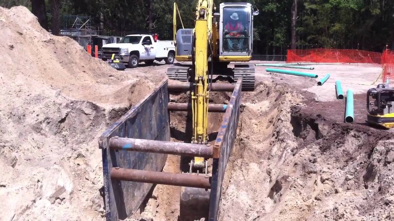 325 digging a trench for a pipeline #screammovie #construction
