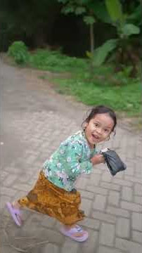 Pesan dari emak Kitty🤣#sulapversibali #shortvideo #memengeselintapibikintawa