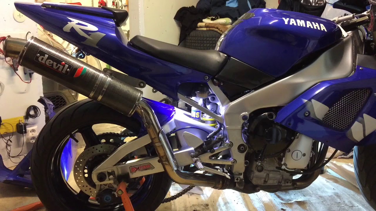 How to change engine oil and brake pads on Yamaha YZF R1 Hyr byter man