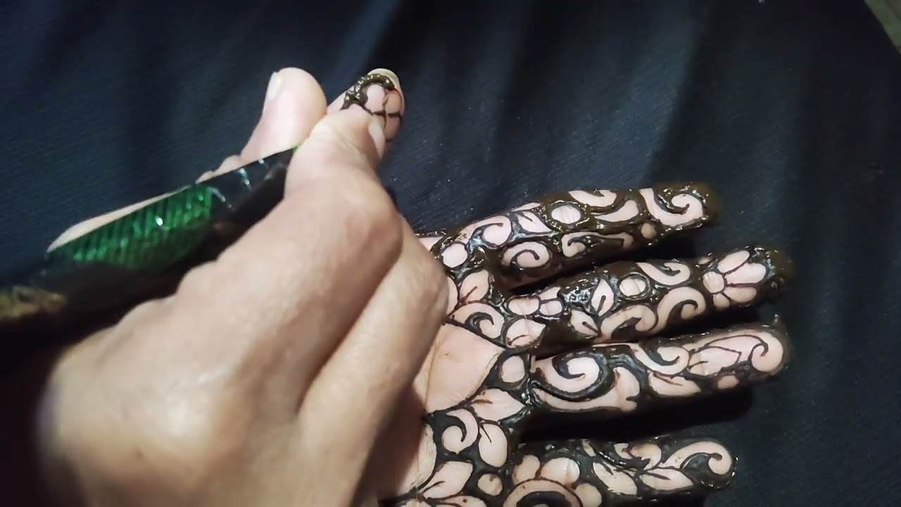 ##aajki mehandi design 🌿🌿 kesi kagi