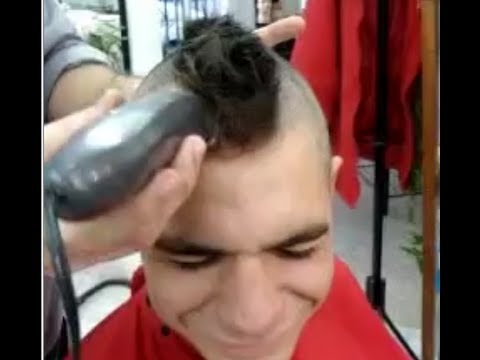 Three Haircuts in One Man - Tres cortes de Cabello en Uno