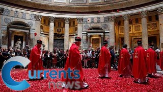 Download Lagu A Shower of Rose Petals Fall Through the Dome of the Pantheon in Pentecost Tradition MP3 Download Lagu A Shower of Rose Petals Fall Through the Dome of the Pantheon in Pentecost Tradition MP3