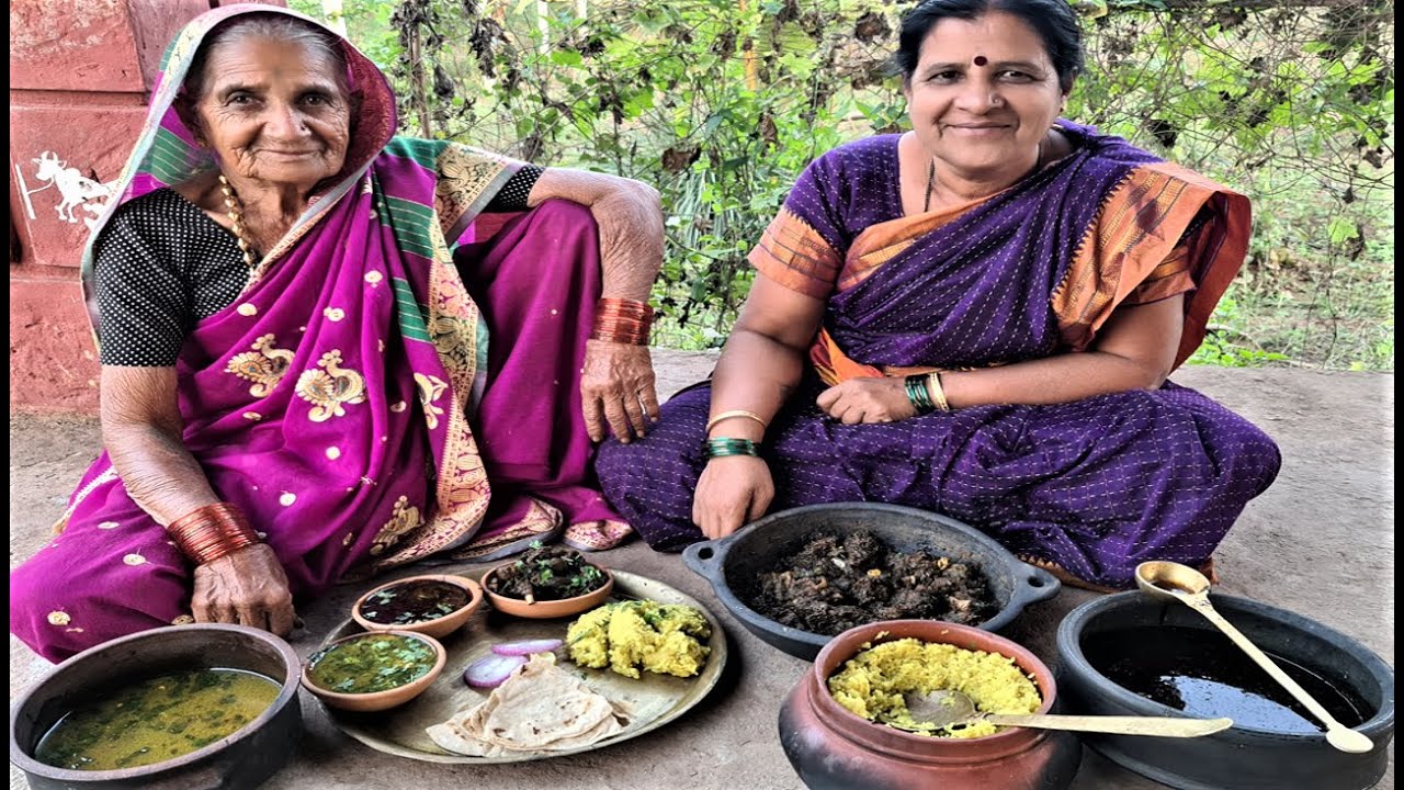 आजीच्या वेगळ्या पद्धतीने बनवा झणझणीत गावरान काळं मटण,रस्सा,अळणी पाणी, मऊसूत अळणी भात | Kala Mutton