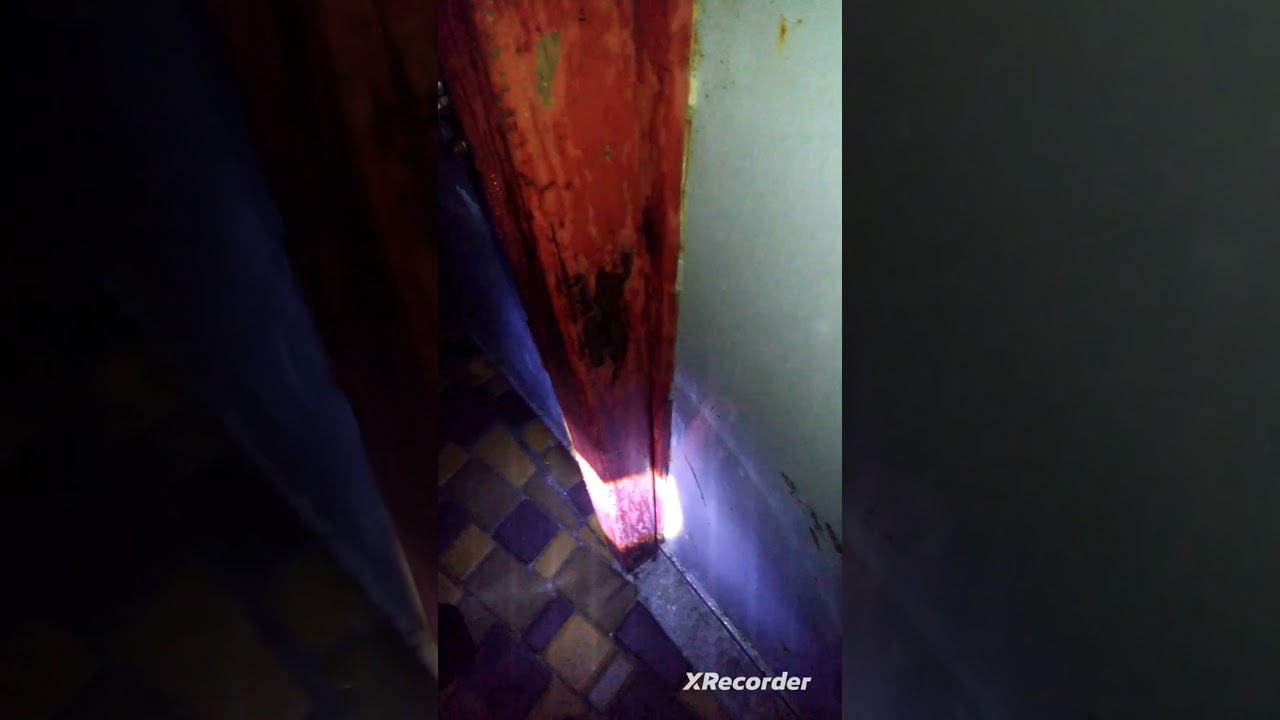 менты приехали. Камень брошен, а пострадавший в больнице третий глаз лечит.