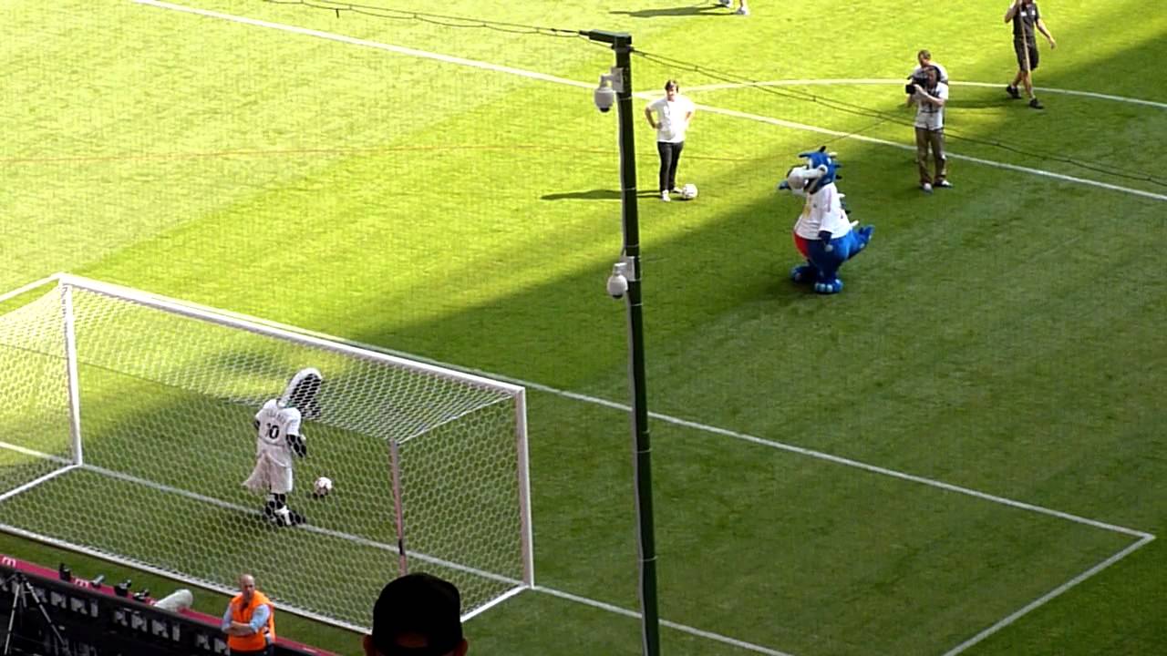 Dino Hermann gegen Jünter - Elfmeterschiessen - Telekom Cup 2014 in Hamburg - 27.07.2014
