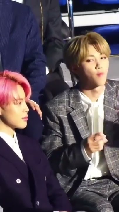 Jimin and Felix trying not to look at each other😂