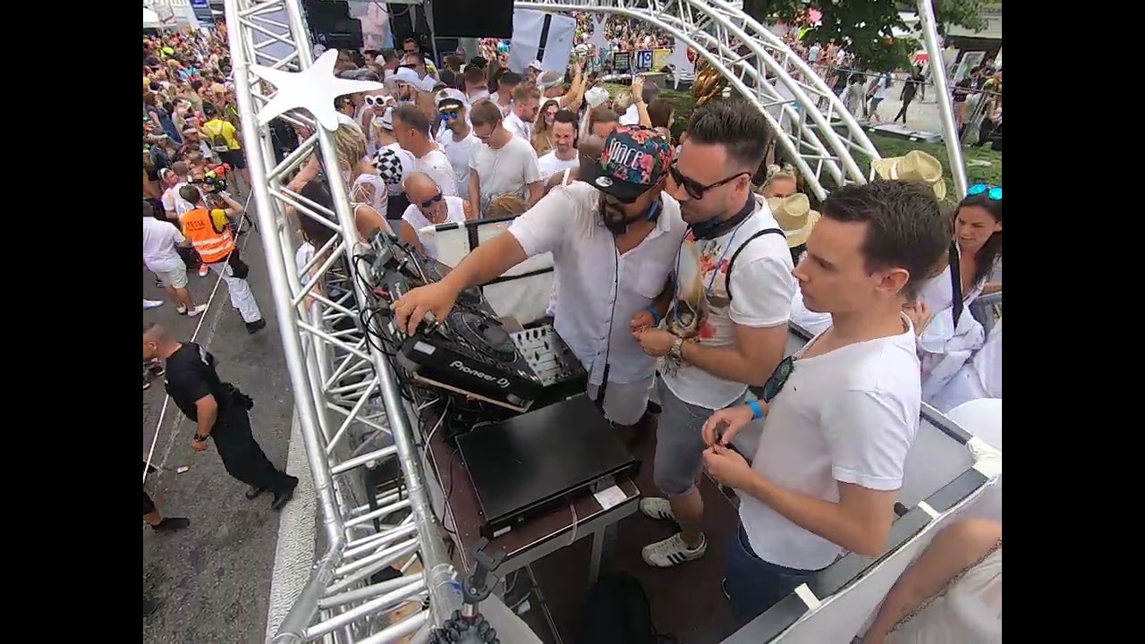 THELOVEMOBILE@STREET PARADE 2019 BY TITO TORRES