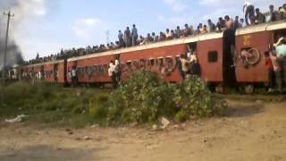 Mad rush in Saharsa-Raghopur Metre Gauge train