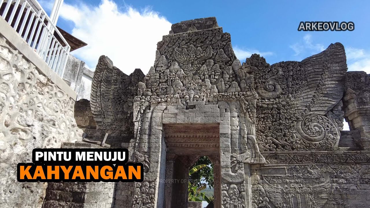 PINTU MENUJU KAHYANGAN di kompleks Makam Sendang Duwur