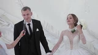 Эпизод свадебной церемонии. Ведущая Оксана Медведева.