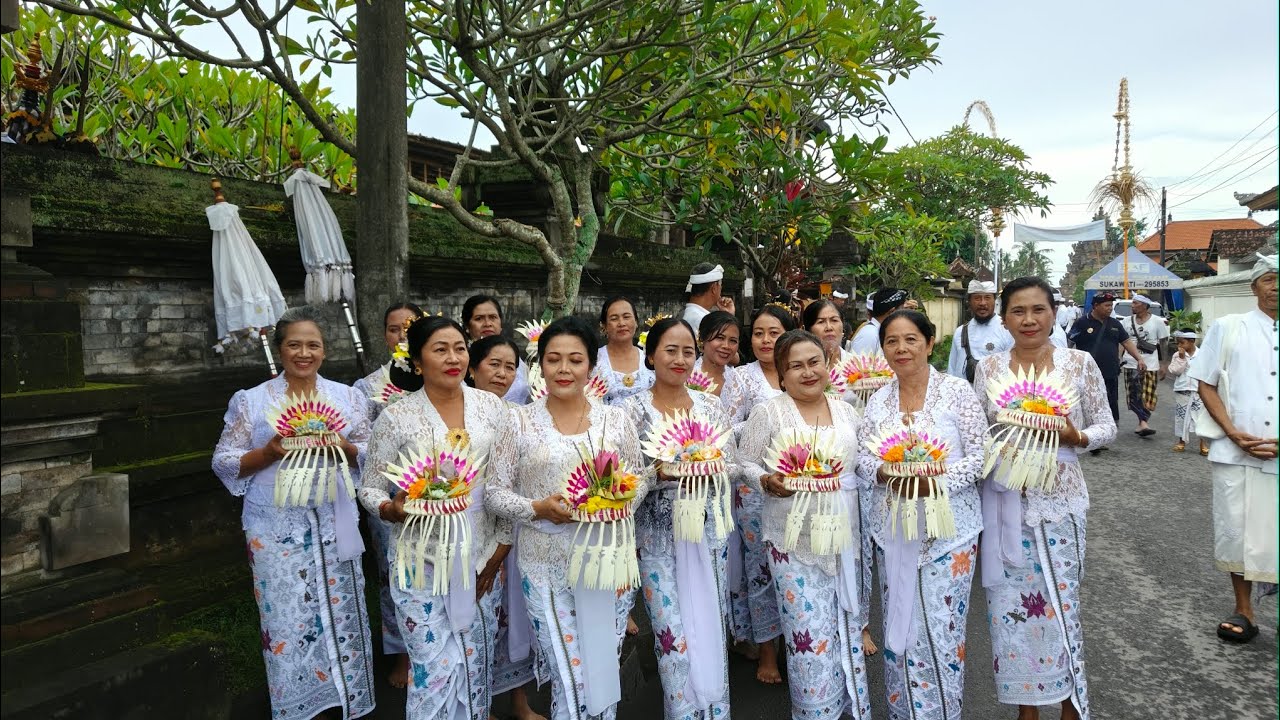 UPACARA PENGANYAR NGUSABA KARANG PENGULU PURA KAWITAN SRI KARANG BUNCING BLAHBATUH (SKB BULELENG)