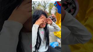 चिंकी स्केटिंग करते हुए गिर गई। 😮 #shorts​ #youtubeshorts​ #cat​ #cute​ #FunnyCats​ #catcartoon​