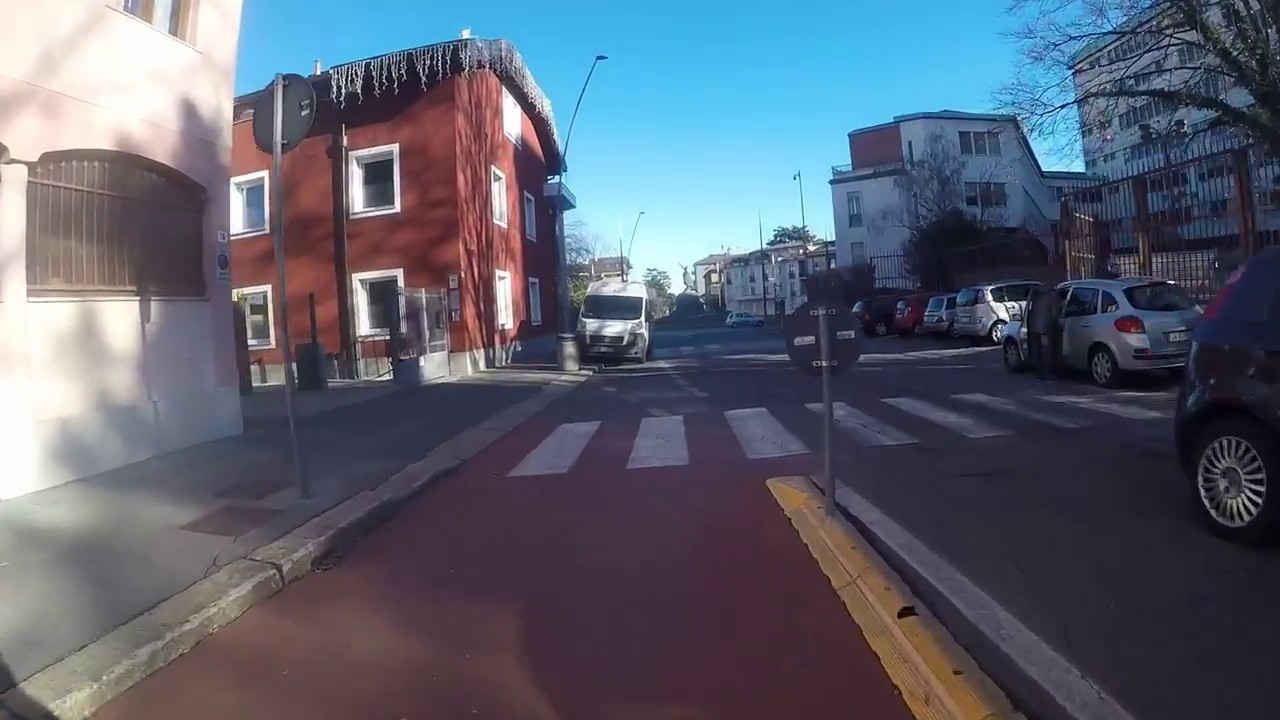 Sottopassaggio ciclabile, occhio ai pedoni