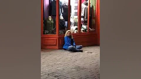Montreal street busker Hallelujah