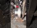 旋盤加工の変容工学:粗削り金属塊が鏡面仕上げの調理器具へと生まれ変わる瞬間