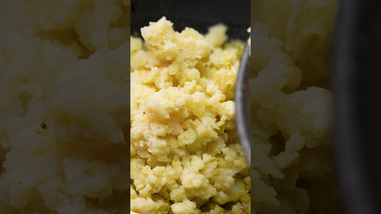 Kuch recipes dil ko choo jaati hain… aur yeh ‘Matthe Wale Aloo’ unhi mein se ek hai! 😋💛 | #shorts Kuch recipes dil ko choo jaati hain… aur yeh ‘Matthe Wale Aloo’ unhi mein se ek hai! 😋💛 | #shorts