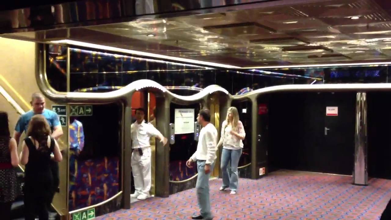 cruise boat fight