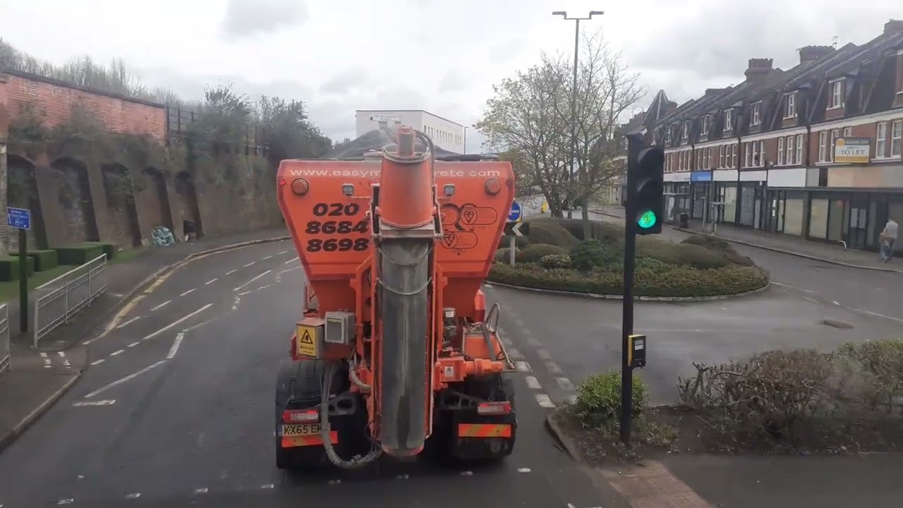 Full Journey on the Route 152 - New Malden/The Fountain Roundabout - Pollards Hill. WHV28, LJ61NVP.