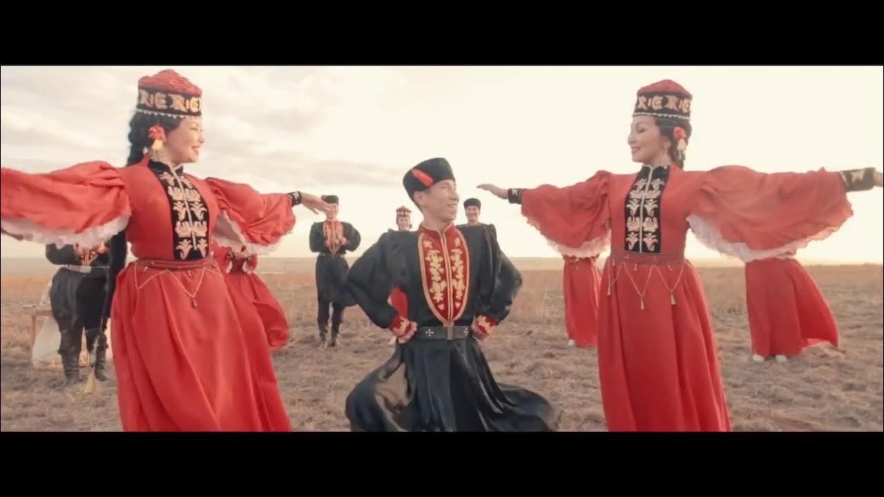 Государственного театра танца калмыкии «ойраты» «в музее». Чичирдык. Национальный калмыкия ансамбль танца. Ансамбль тюльпан калмыкия. Калмыцкие танцы элиста.