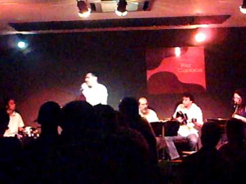 Show Julio Giannini, cantando "Linda Flor", no Esp...