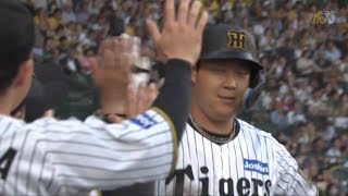 [First HR at Koshien] Bottom of the 2nd inning, #YusukeOyama hits his second game-winning two-run...
