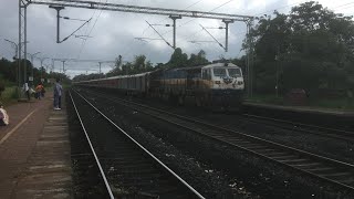 10111 CSMT-MAO Konkan Kanya Express Arriving at Kankavli Railway Station for its scheduled hault