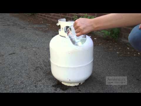 Super Quick Video Tips: Easiest Way to Measure Gas Level in Your Grill's  Propane Tank 