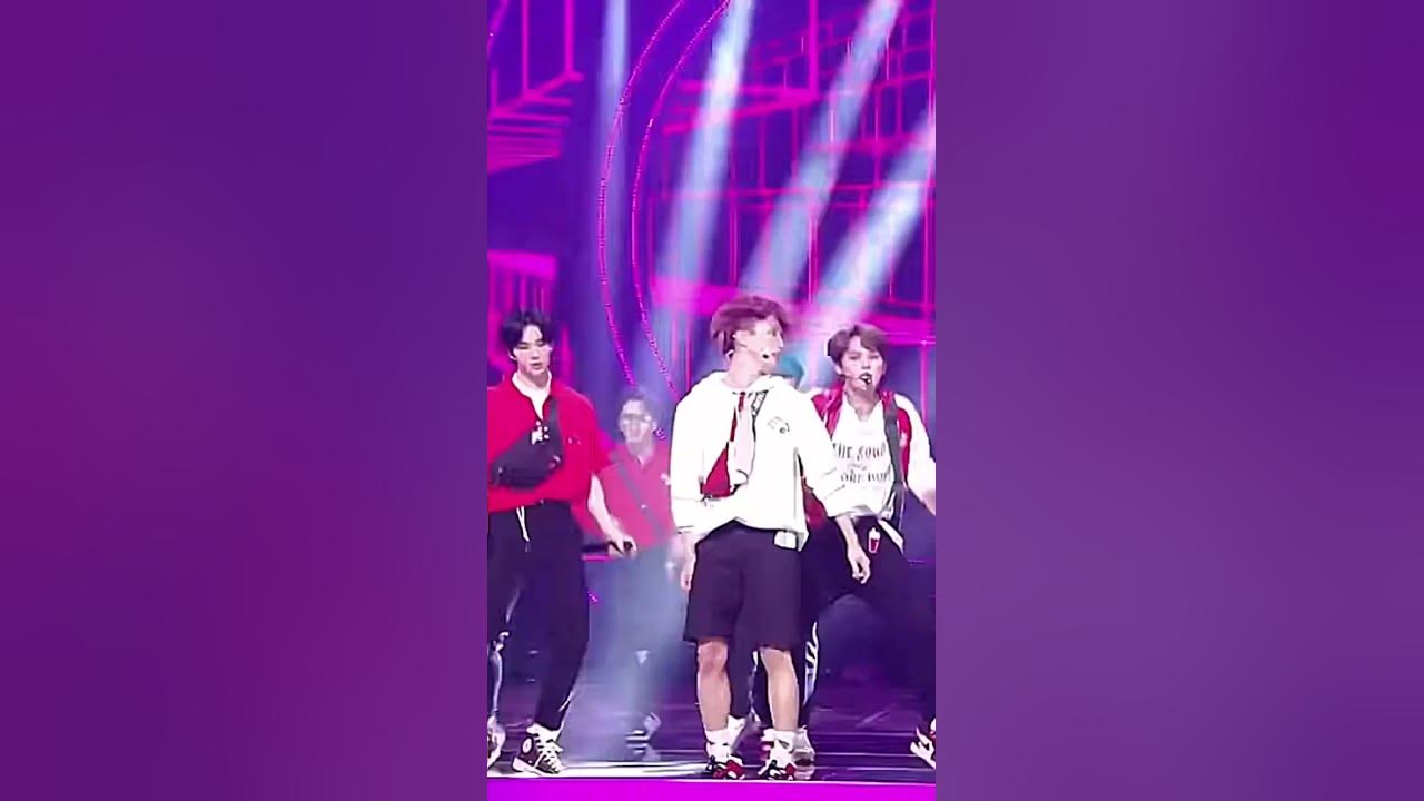 Lee knows reaction when Han made a mistake on Domino #straykids #edit (late?) Lee knows reaction when Han made a mistake on Domino #straykids #edit (late?)