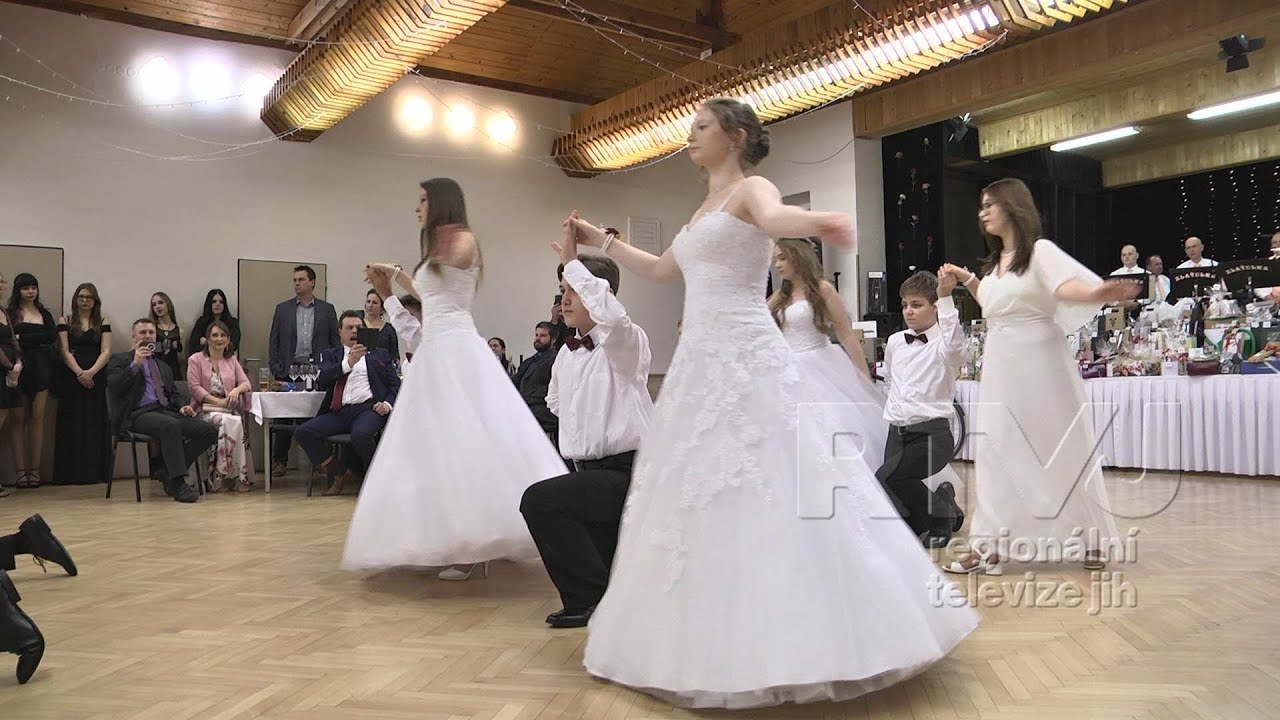 Valčíkem zahájil starosta obce Moravský Žižkov obecní ples