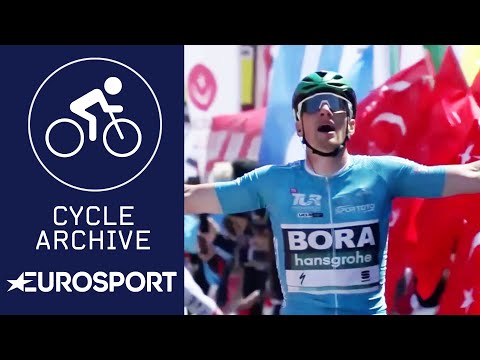 Video: Giro d'Italia 2018 theem 7: Sam Bennett trumps Viviani kom yeej