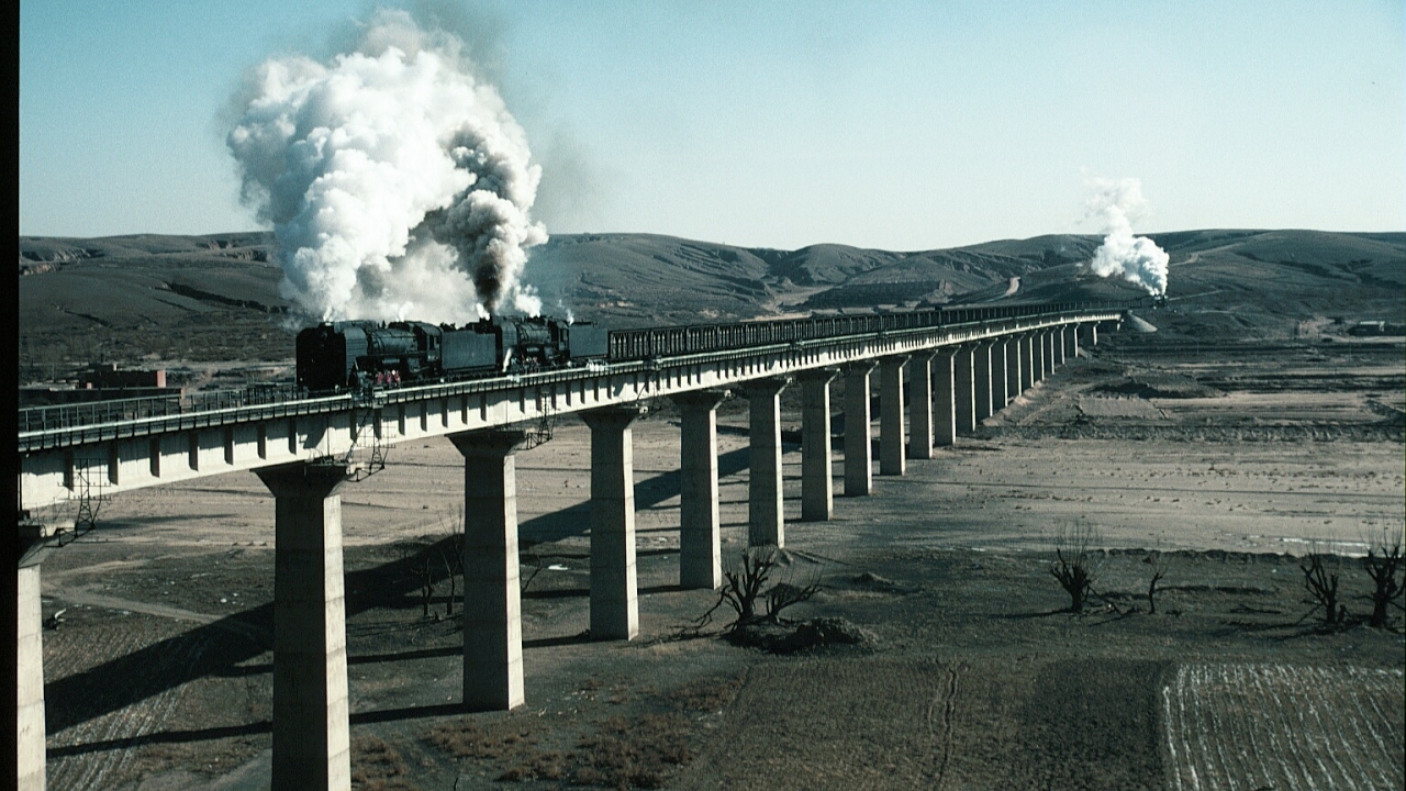 Chinese Steam: QJ Freights around Aobaogou - 18th Jan 2001