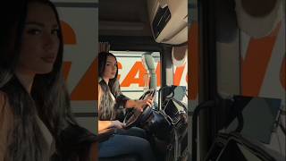 Beautiful girl with scania Truck #youtubeshorts #scania #shorts  #truck #girl #keşfet #girls #pink