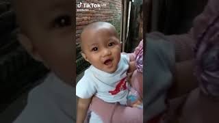 suara anak tertawa lucu