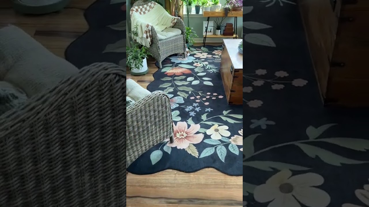 Black floral rug rug makes a room. It's so pretty!! 