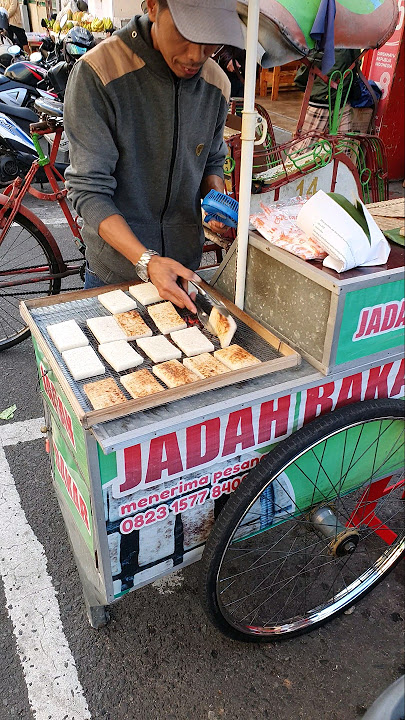 gurihnya jadah ketan bakar.. mengapa banyak yang suka..