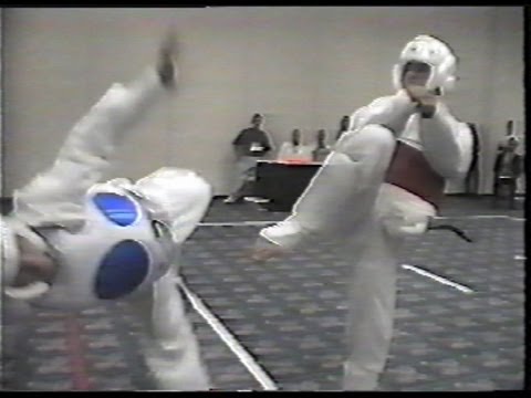WTF Tae Kwon Do Sparring - YouTube
