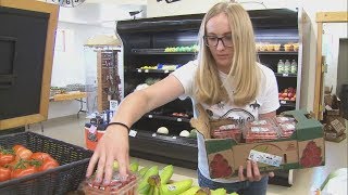 Students Sell Groceries in a Nebraska Town