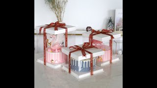 The way to assemble a square clear cake box.