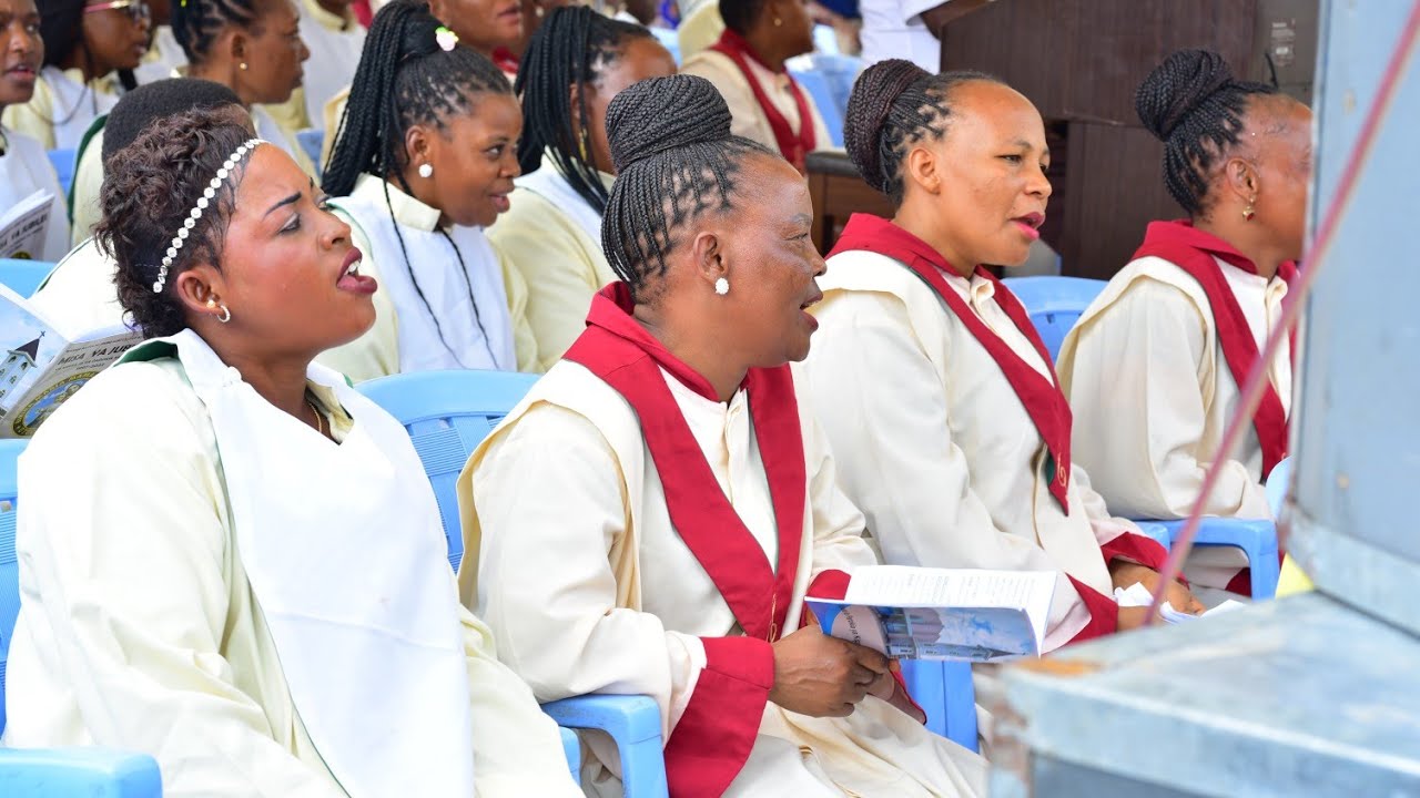 Mkusanyiko wa Nyimbo za Komunio UKWAKATA Parokia ya Kipawa katika Jubilie ya Miaka 25 Parokia yao.