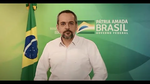 Quais são as principais causas que levaram a população de jovens e adultos a evadirem da escola no período regular?
