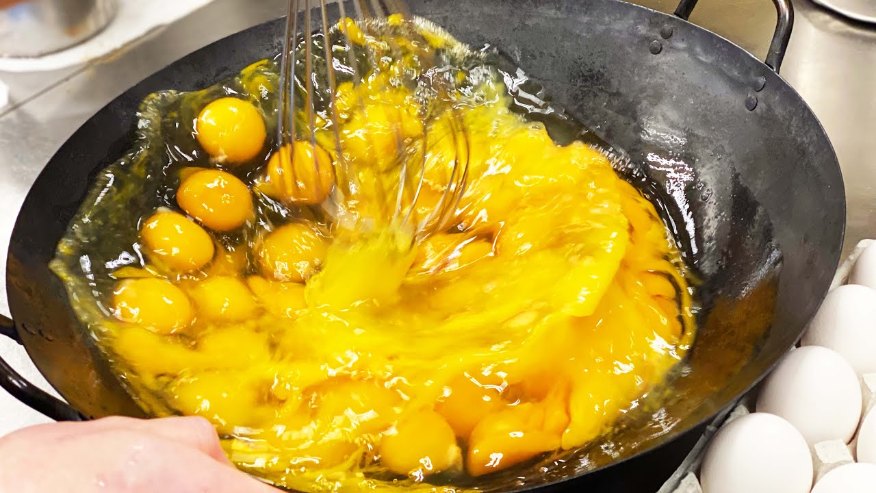 今日のまかない【直径５０cmの蟹玉】“Today's lunch” 50cm fried eggs with crab meat. 直径６５cmの大鍋で作ったBIGかにたま芙蓉蟹はマジ美味かった。