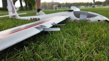 Miniature multihole airflow sensor for lightweight aircraft over wide speed and angular range