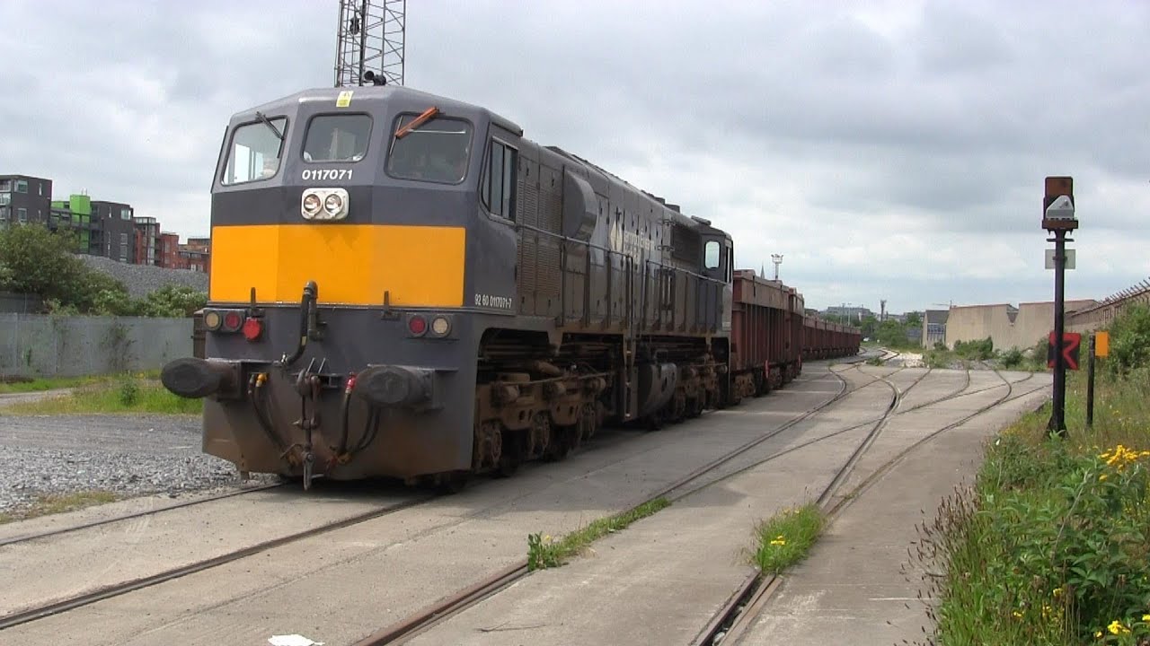 071 & 077 on Tara Mines duties in North Dublin (22-5-2014)