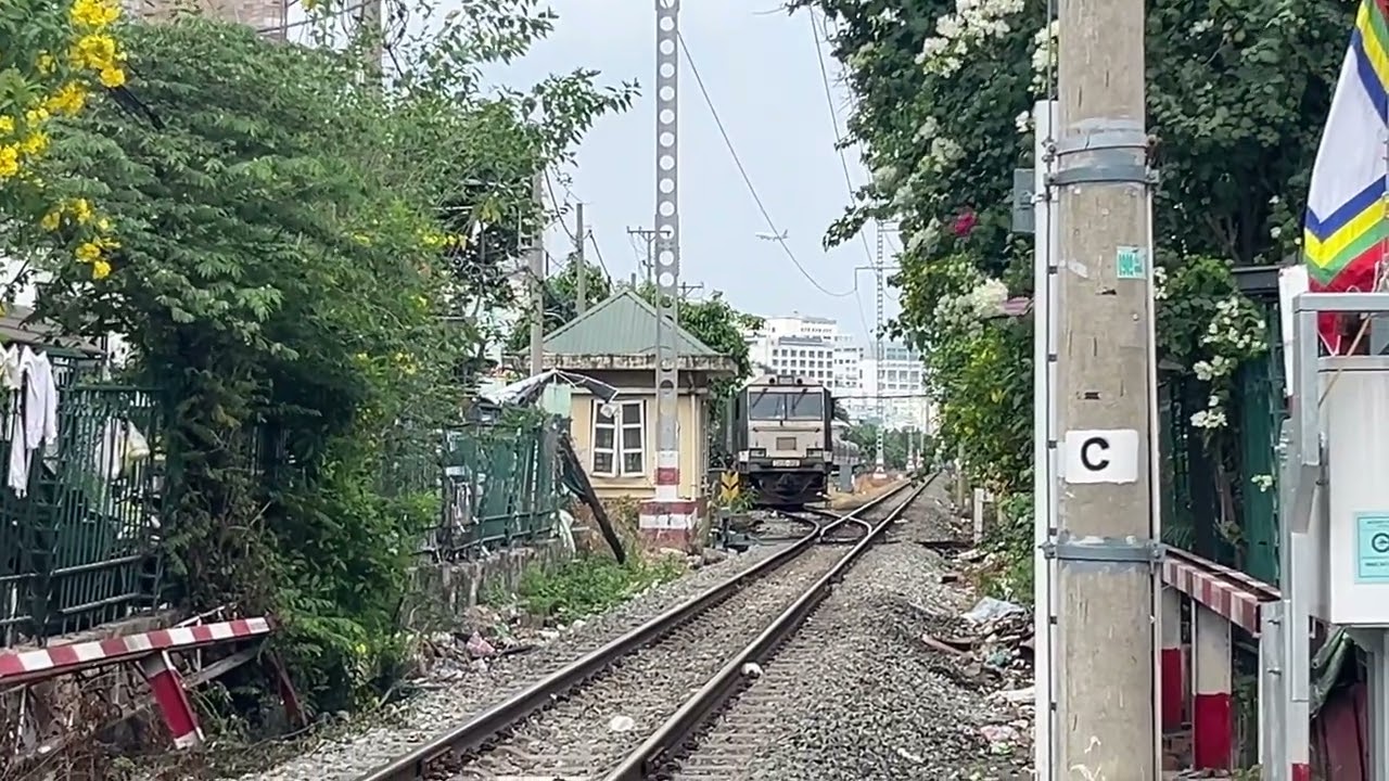 (233 - Tàu Tết 2026) D20E 002 Chạy đơn mác 0506 và nối vào H9501 tại Ga Gò Vấp  (13:27 - 01/03/2026)