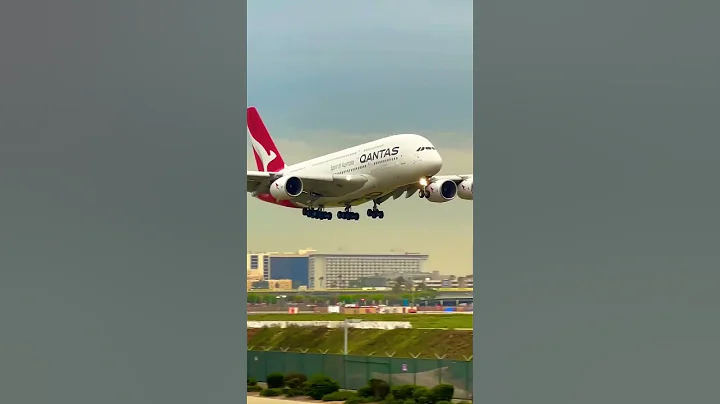 QANTAS AIRWAYS AIRBUS A380-800 LANDING AT LOS ANGELES INT AIRPORT #shorts #fyp #airbusa380 #la